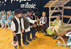 „Lulajże Jezuniu” - jasełka bożonarodzeniowe w grupa V