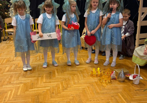 „Lulajże Jezuniu” - jasełka bożonarodzeniowe w grupa V