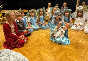 „Lulajże Jezuniu” - jasełka bożonarodzeniowe w grupa V