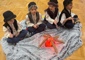 „Lulajże Jezuniu” - jasełka bożonarodzeniowe w grupa V