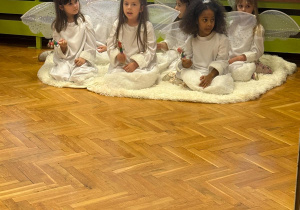 „Lulajże Jezuniu” - jasełka bożonarodzeniowe w grupa V