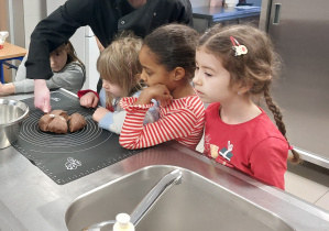 Warsztaty Pieczenia Pierników w Zespole Szkół im. Mikołaja Kopernika w Koninie - grupa V