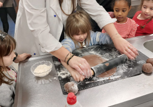 Warsztaty Pieczenia Pierników w Zespole Szkół im. Mikołaja Kopernika w Koninie - grupa V