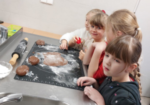 Warsztaty Pieczenia Pierników w Zespole Szkół im. Mikołaja Kopernika w Koninie - grupa V