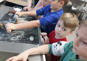 Warsztaty Pieczenia Pierników w Zespole Szkół im. Mikołaja Kopernika w Koninie - grupa V