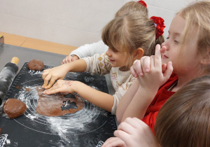 Warsztaty Pieczenia Pierników w Zespole Szkół im. Mikołaja Kopernika w Koninie - grupa V