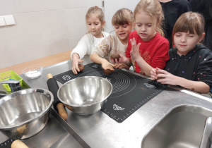 Warsztaty Pieczenia Pierników w Zespole Szkół im. Mikołaja Kopernika w Koninie - grupa V