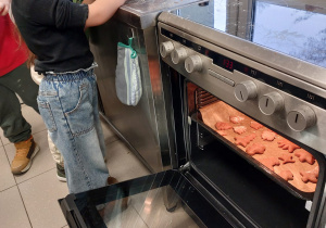 Warsztaty Pieczenia Pierników w Zespole Szkół im. Mikołaja Kopernika w Koninie - grupa V