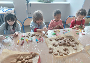 Warsztaty Pieczenia Pierników w Zespole Szkół im. Mikołaja Kopernika w Koninie - grupa V