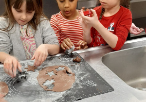 Warsztaty Pieczenia Pierników w Zespole Szkół im. Mikołaja Kopernika w Koninie - grupa V