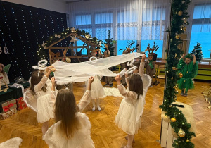 „Choinka w Aniołkowie”- spotkanie świąteczne w grupie II