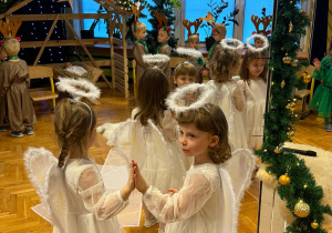 „Choinka w Aniołkowie”- spotkanie świąteczne w grupie II