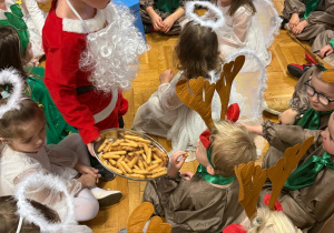 „Choinka w Aniołkowie”- spotkanie świąteczne w grupie II