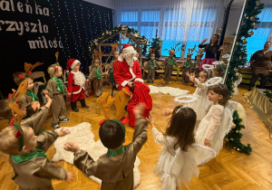 „Choinka w Aniołkowie”- spotkanie świąteczne w grupie II