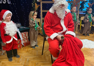 „Choinka w Aniołkowie”- spotkanie świąteczne w grupie II