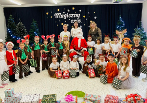 "Świąteczne zamieszanie" - uroczystość choinkowa w gr. XI