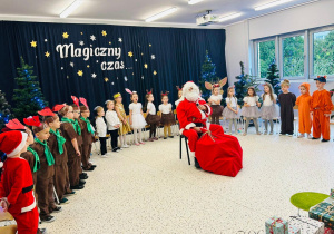 "Świąteczne zamieszanie" - uroczystość choinkowa w gr. XI