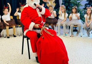 "Świąteczne zamieszanie" - uroczystość choinkowa w gr. XI