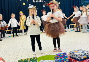 "Świąteczne zamieszanie" - uroczystość choinkowa w gr. XI