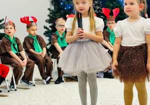 "Świąteczne zamieszanie" - uroczystość choinkowa w gr. XI