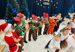 "Świąteczne zamieszanie" - uroczystość choinkowa w gr. XI