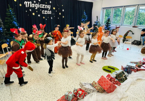 "Świąteczne zamieszanie" - uroczystość choinkowa w gr. XI