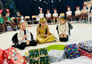 "Świąteczne zamieszanie" - uroczystość choinkowa w gr. XI