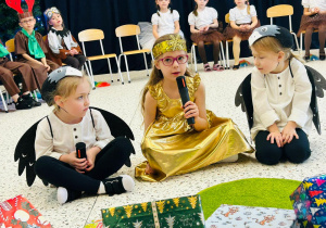 "Świąteczne zamieszanie" - uroczystość choinkowa w gr. XI