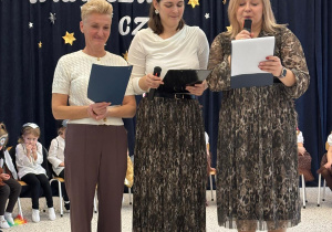 "Świąteczne zamieszanie" - uroczystość choinkowa w gr. XI