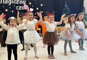 "Świąteczne zamieszanie" - uroczystość choinkowa w gr. XI