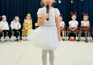 "Świąteczne zamieszanie" - uroczystość choinkowa w gr. XI