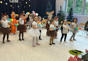 "Świąteczne zamieszanie" - uroczystość choinkowa w gr. XI