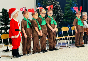 "Świąteczne zamieszanie" - uroczystość choinkowa w gr. XI