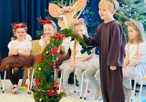 "Świąteczne zamieszanie" - uroczystość choinkowa w gr. XI