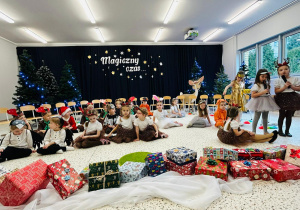 "Świąteczne zamieszanie" - uroczystość choinkowa w gr. XI