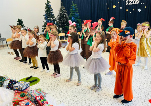 "Świąteczne zamieszanie" - uroczystość choinkowa w gr. XI