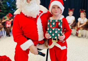 "Świąteczne zamieszanie" - uroczystość choinkowa w gr. XI