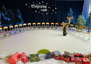 "Świąteczne zamieszanie" - uroczystość choinkowa w gr. XI