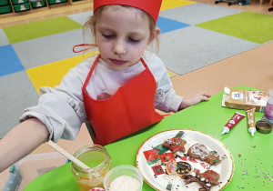 "Święta tuż, tuż..."- czyli wspólne piernikowanie w grupie XII