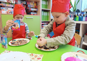 "Święta tuż, tuż..."- czyli wspólne piernikowanie w grupie XII