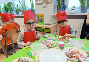 "Święta tuż, tuż..."- czyli wspólne piernikowanie w grupie XII