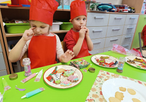 "Święta tuż, tuż..."- czyli wspólne piernikowanie w grupie XII
