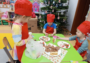 "Święta tuż, tuż..."- czyli wspólne piernikowanie w grupie XII