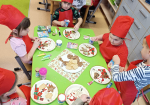 "Święta tuż, tuż..."- czyli wspólne piernikowanie w grupie XII