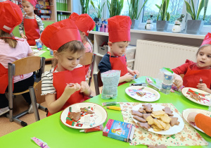 "Święta tuż, tuż..."- czyli wspólne piernikowanie w grupie XII