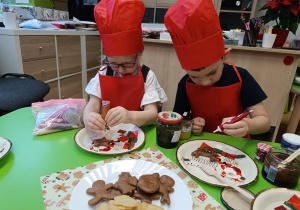 "Święta tuż, tuż..."- czyli wspólne piernikowanie w grupie XII