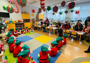 „Choinka Krasnoludków..." - Uroczystość Choinkowa w grupie IX