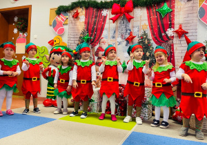„Choinka Krasnoludków..." - Uroczystość Choinkowa w grupie IX