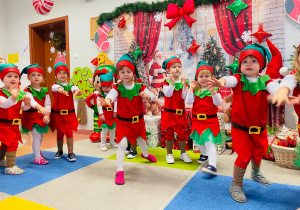 „Choinka Krasnoludków..." - Uroczystość Choinkowa w grupie IX