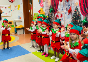 „Choinka Krasnoludków..." - Uroczystość Choinkowa w grupie IX